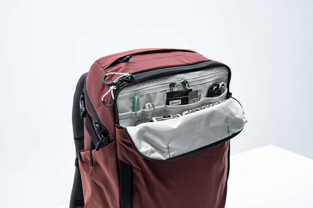 Matador GlobeRider35 Travel Backpack (garnet) - Handgepäckkonformer Rucksack für Weltreisen (35 liter) von Matador