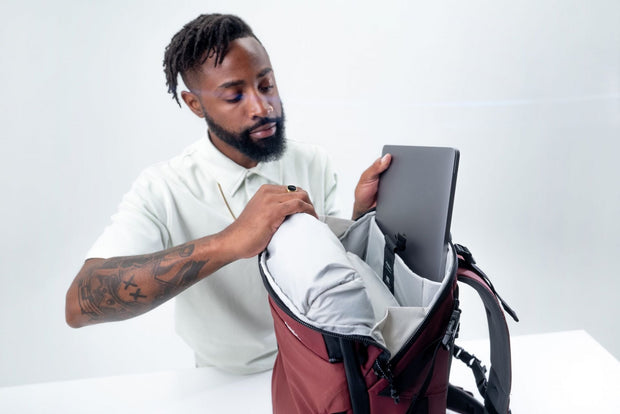 Matador GlobeRider35 Travel Backpack (garnet) - Handgepäckkonformer Rucksack für Weltreisen (35 liter) von Matador