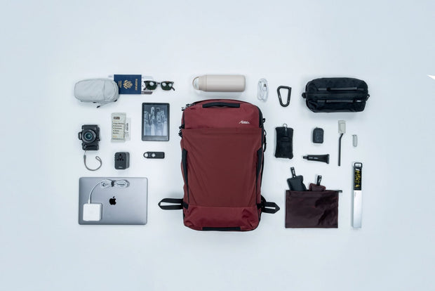 Matador GlobeRider35 Travel Backpack (garnet) - Handgepäckkonformer Rucksack für Weltreisen (35 liter) von Matador