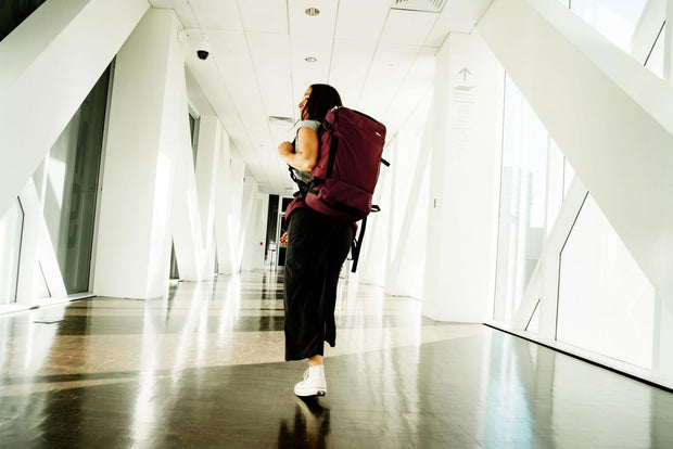 Matador GlobeRider35 Travel Backpack (garnet) - Handgepäckkonformer Rucksack für Weltreisen (35 liter) von Matador