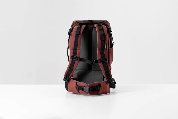 Matador GlobeRider35 Travel Backpack (garnet) - Handgepäckkonformer Rucksack für Weltreisen (35 liter) von Matador